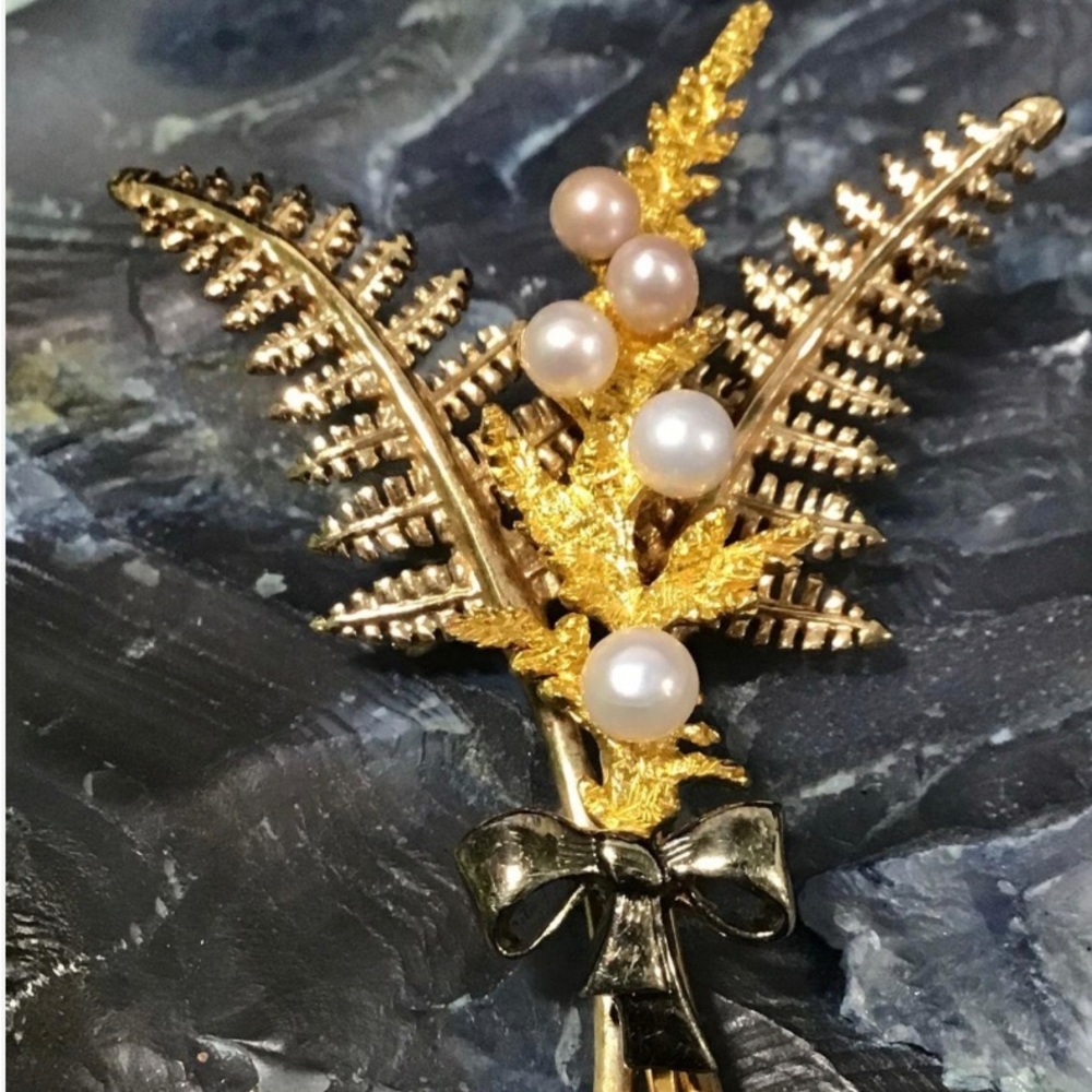 9 K 6.7 grams, Solid gold, antique fern brooch with 5 pearl accents